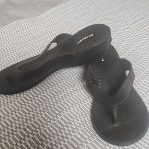 OKA b. Women's Black Sandals